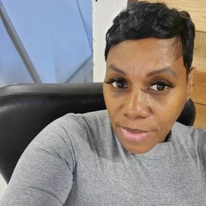 Meet your Posher, Deena